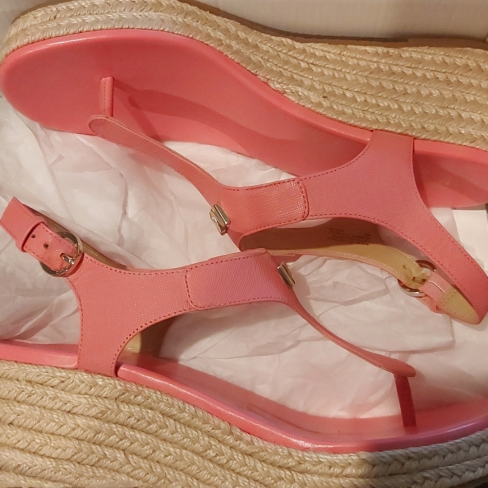 š·ļø NWB MICHAEL KORS CORAL PINK WEDGE SANDALS Size 9 - Picture 10 of 12
